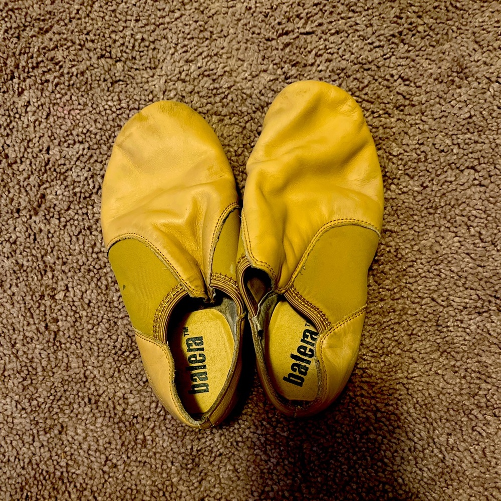 Balera girls tan jazz shoes, size 3.5